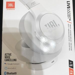 JBL LIVE 650BTNC Wireless Over-Ear Noise-Cancelling Headphones in White